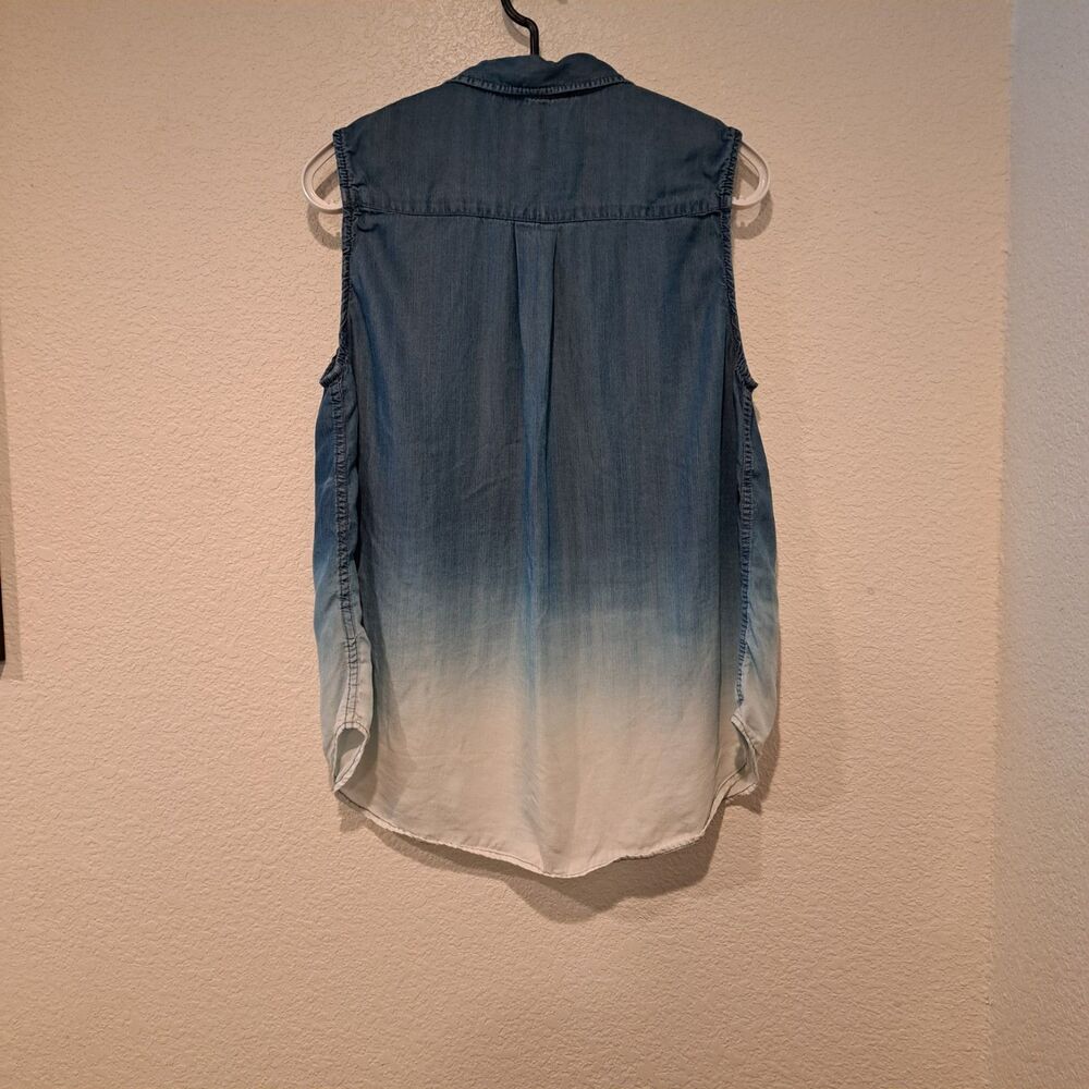 Beach Lunch Lounge Womens Top L Ombre Denim Sleeveless Shirt Button Up - Picture 2 of 5